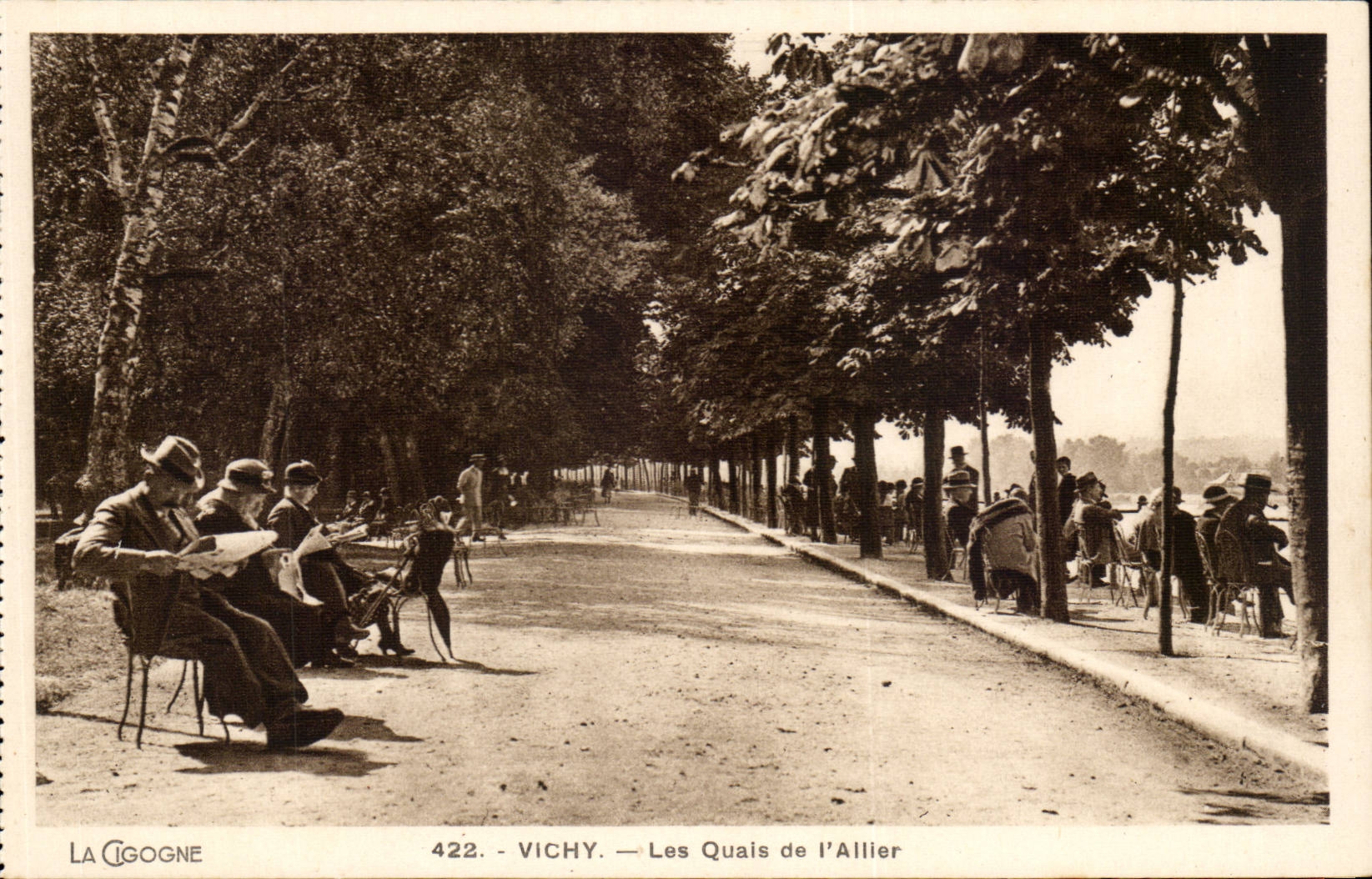 Vichy CPA Les quais de l'Allier