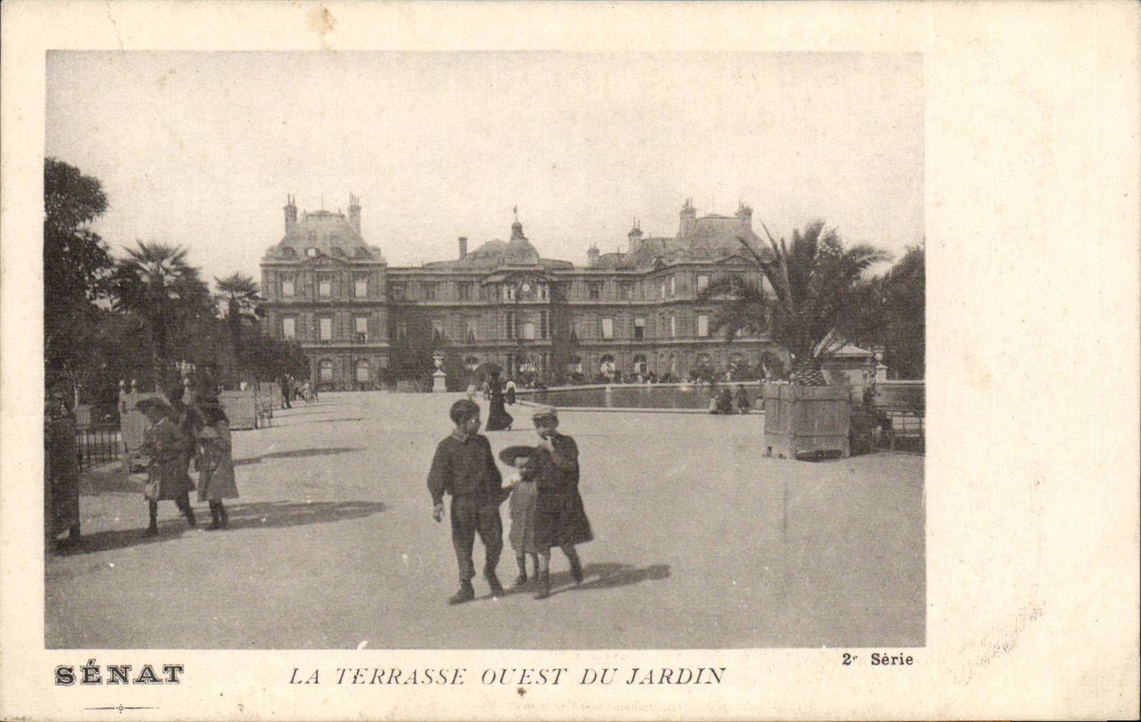 Paris CPA La terrasse Ouest du jardin Senat Luxembourg