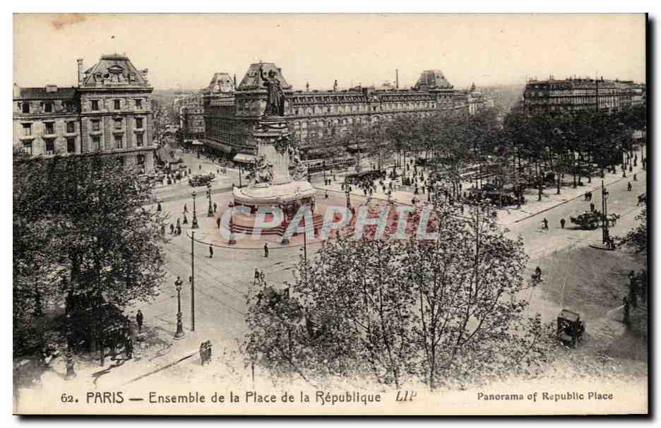 Paris CPA Ensemble de la place de la Republique