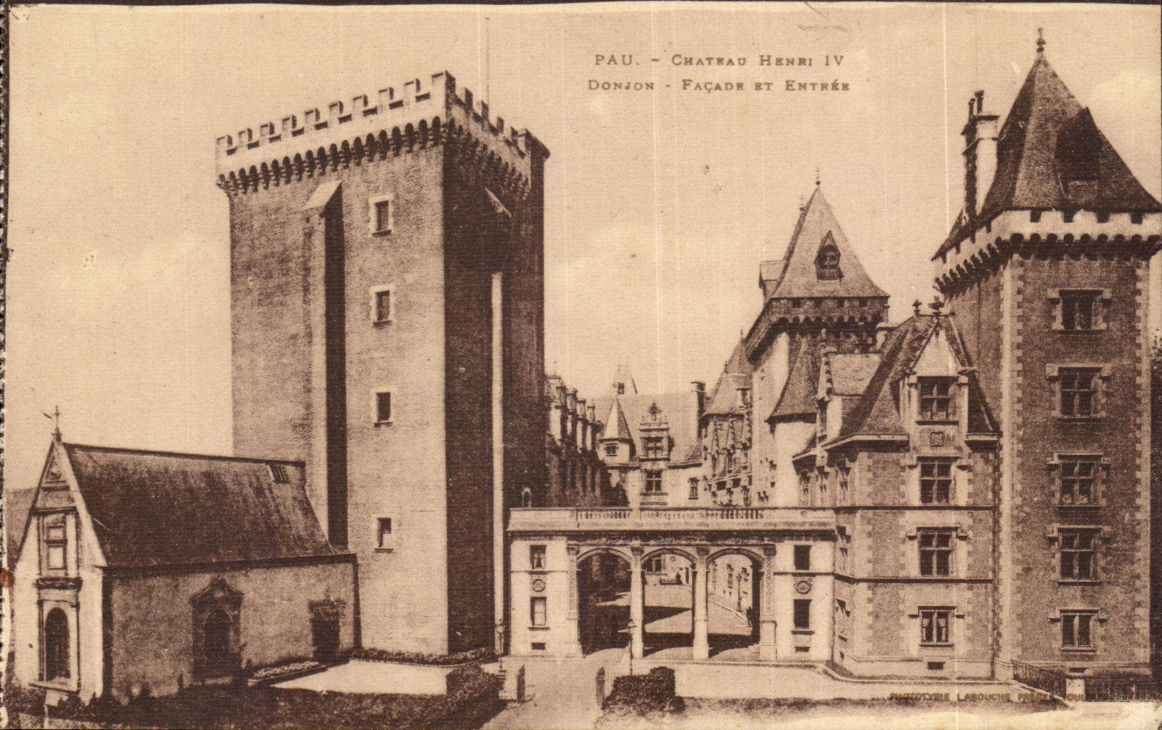 Pau - Château Henri IV - Donjon, façade et entrée — Phototypie Labouche, Pau