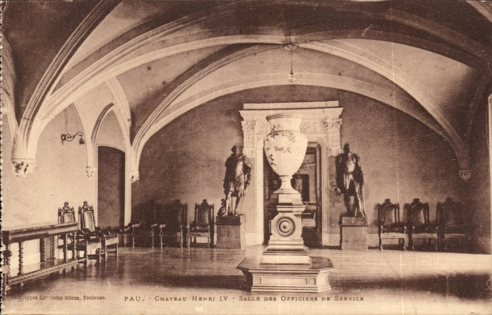 Pau - Schloss Henri IV - Dienstzimmer der Offiziere — Verlag: Lauche Frères, Toulouse
