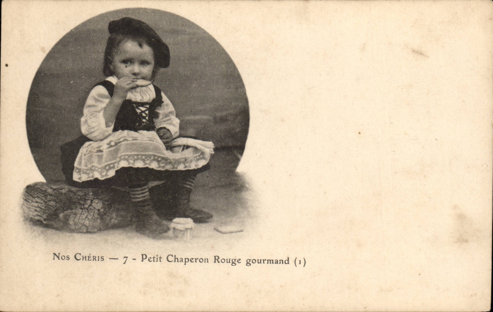 CPA Fantaisie Enfants Nos cheris petit Chaperon rouge gourmand !