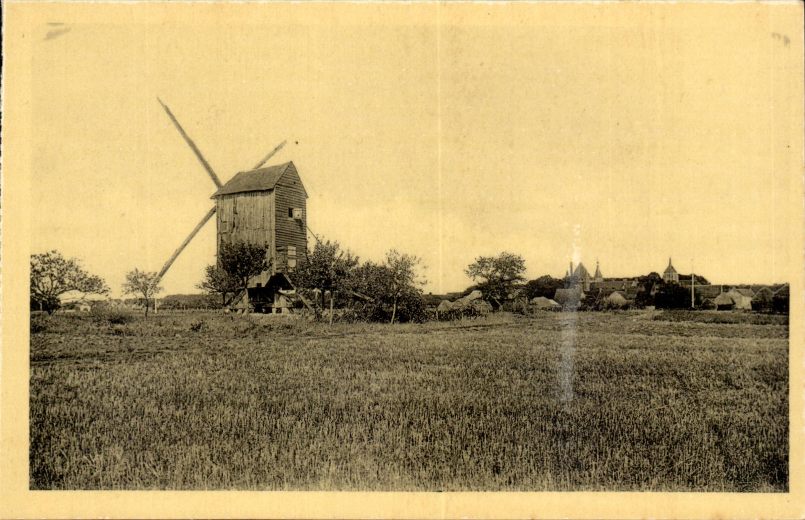 Talcy (Loir-et-Cher) — Vue ensemble du village, le moulin, le château et l'église — Édition des Monuments Historiques, Paris, série VIII