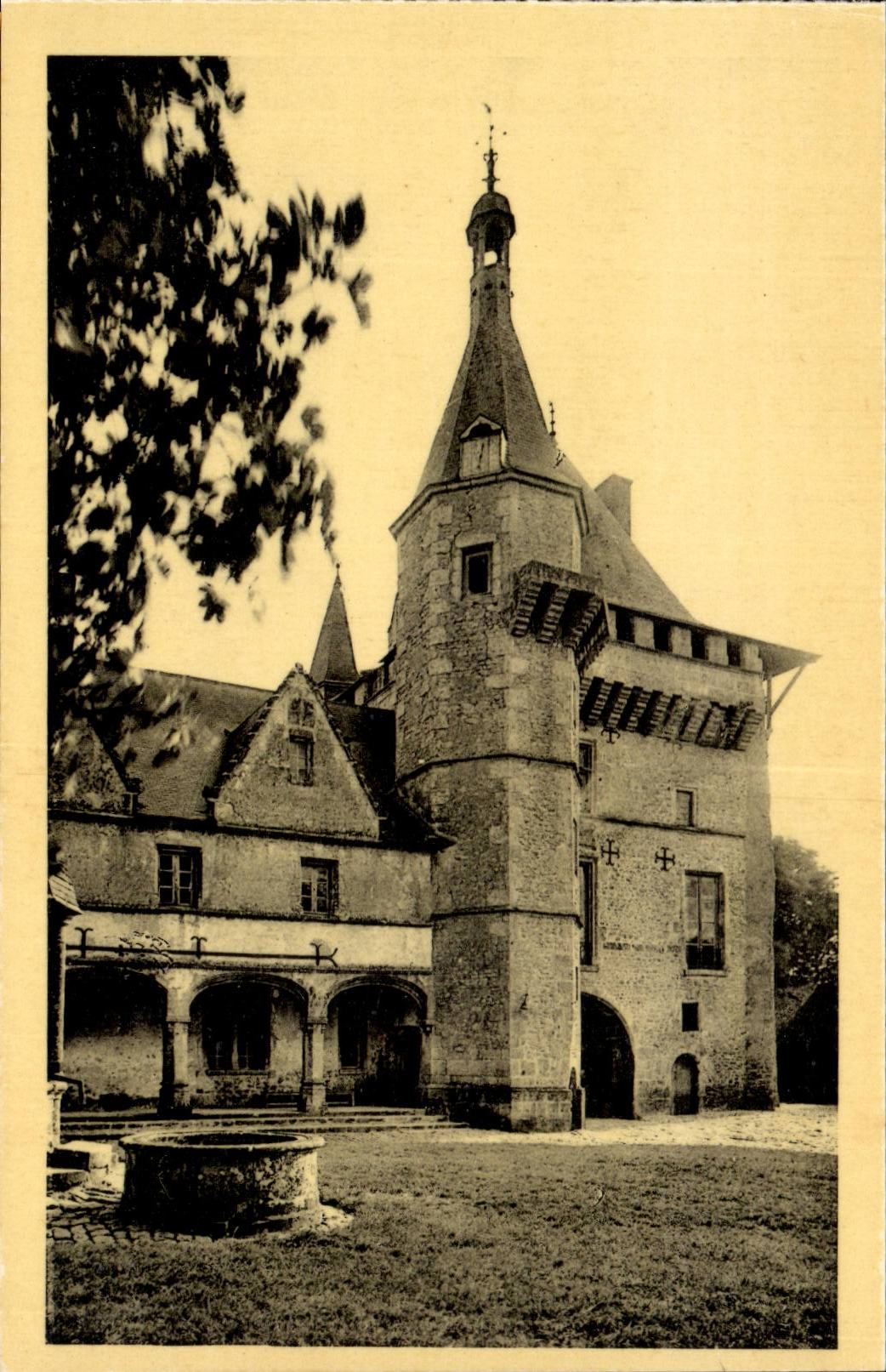 Talcy CPA Le chateau Facade sur la cour Le donjon l'escalier la galerie et le puits