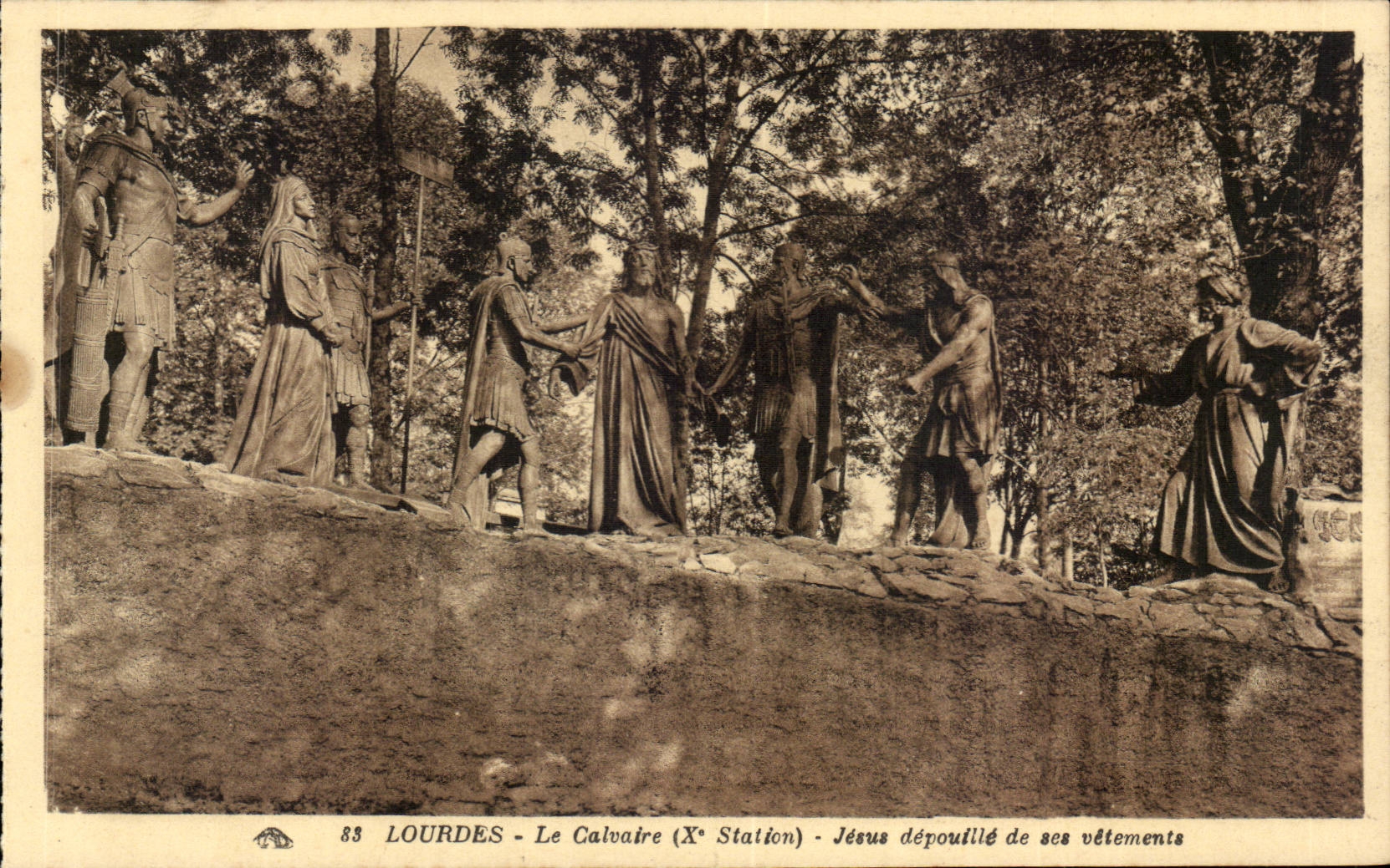 Lourdes CPA Le calvaire (10eme station) Jesus depouille de ses vetements