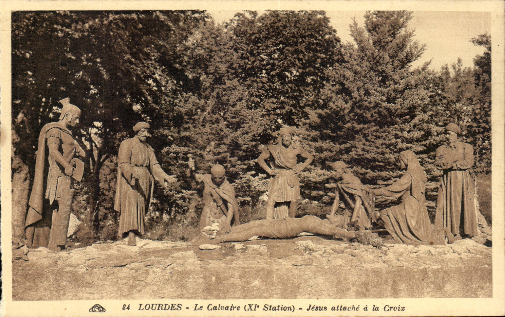 Lourdes CPA Le calvaire (11eme station) Jesus attache a la croix