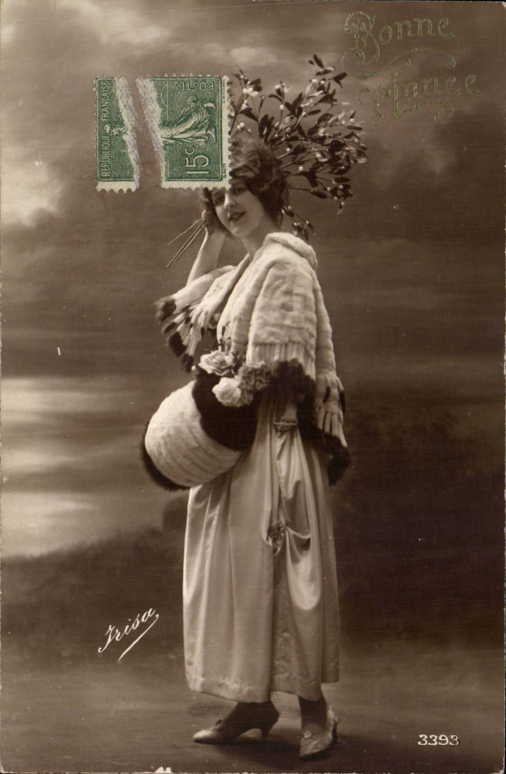 Femme en robe longue et manteau fourré — Bonne Année 1913 — Trisa, n° 3393