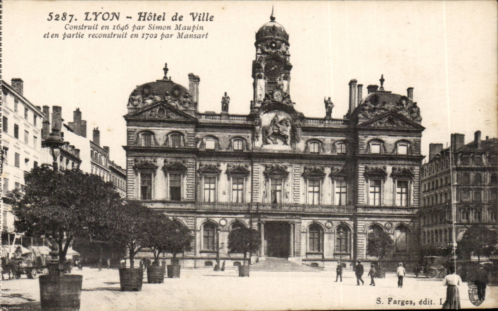 LYON - Hôtel de Ville — Construit en 1646 par Simon Maupin, et en partie reconstruit en 1702 par Mansart — S. Farges, édit. Lyon