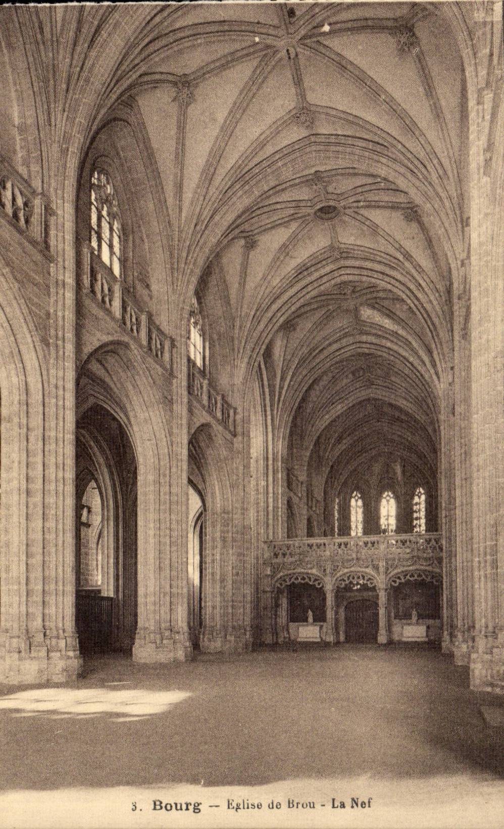 Bourg CPA La nef de l'eglise de Brou