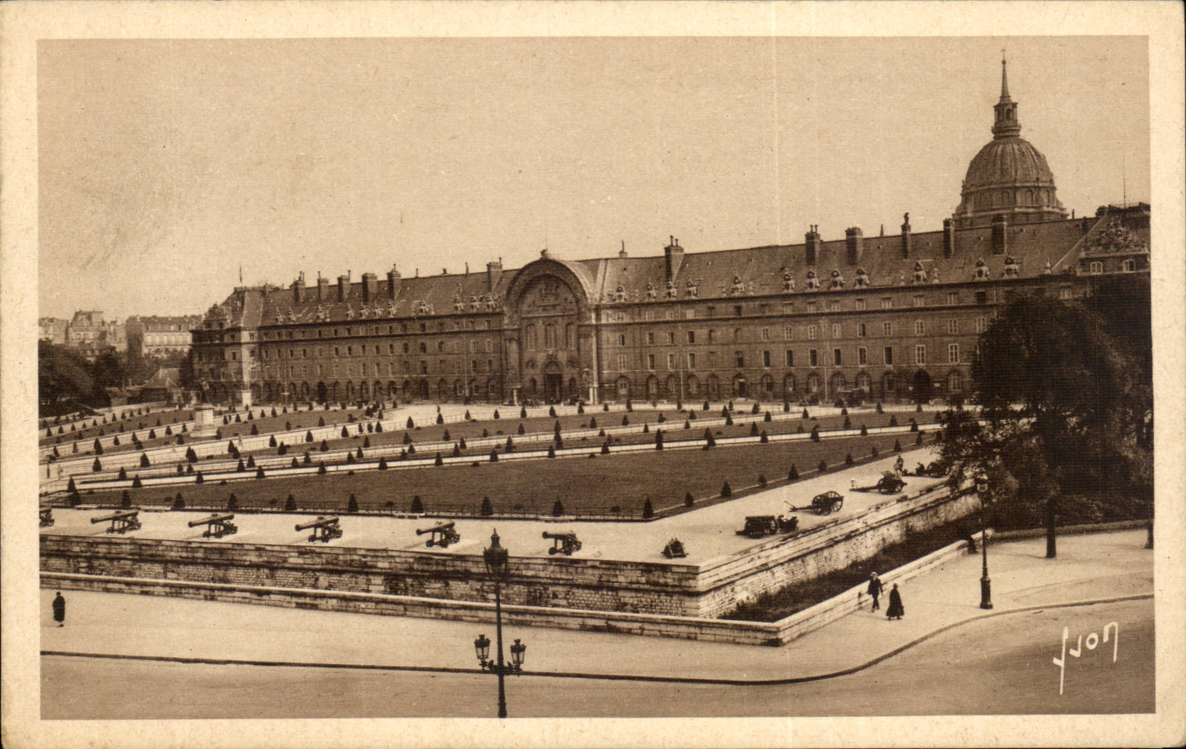 Paris CPA Facade et jardin de l'hotel des Invalides