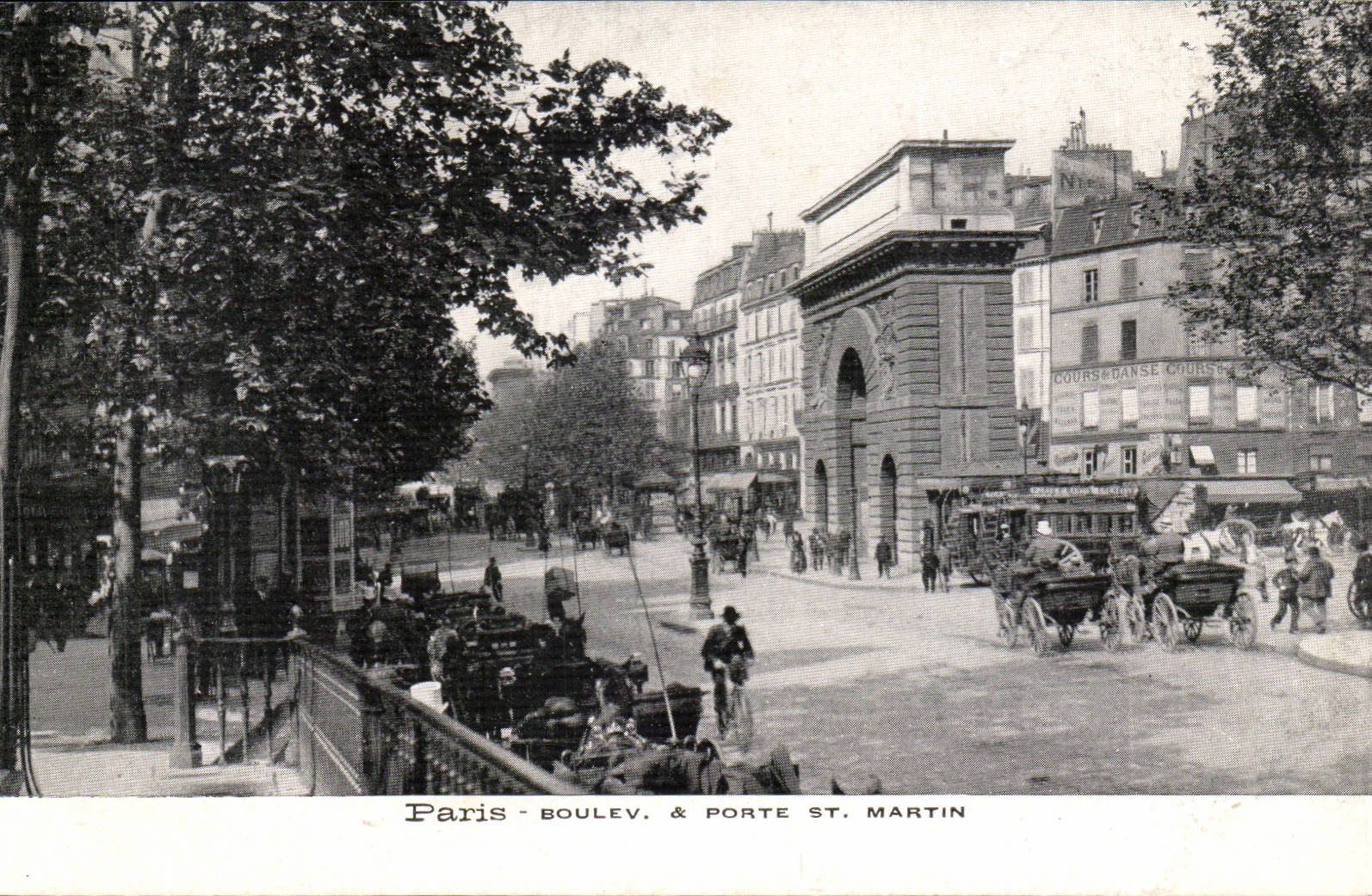 Paris CPA Boulevard et porte Saint Martin