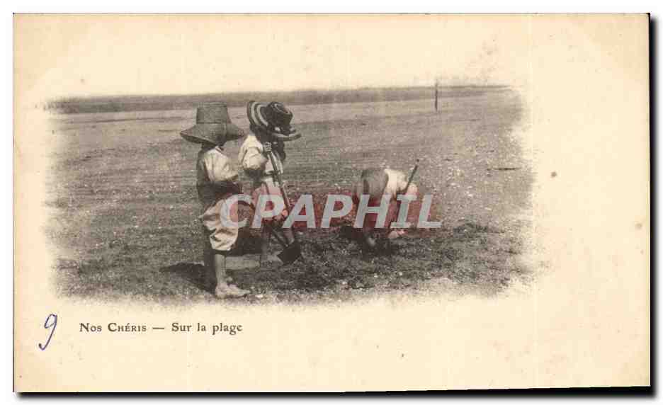 CPA Nos cheris Sur la plage (enfants)