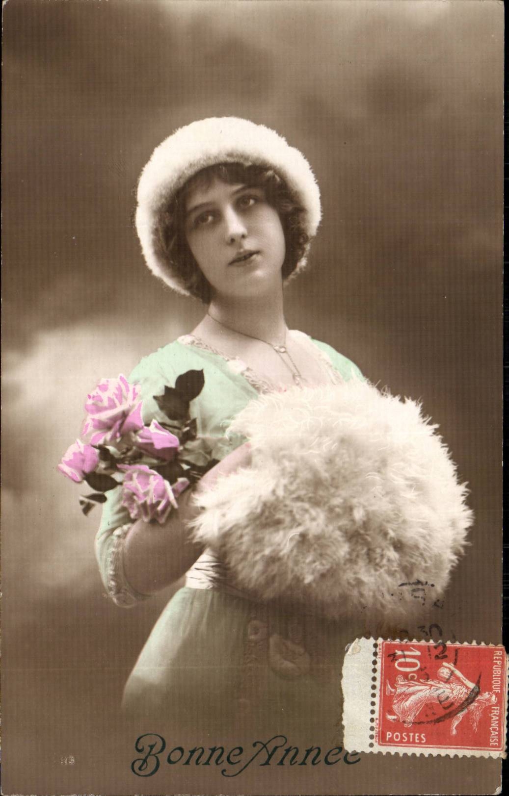 Jeune femme en chapeau de fourrure — Bonne Année — Éditeur inconnu, n° 18