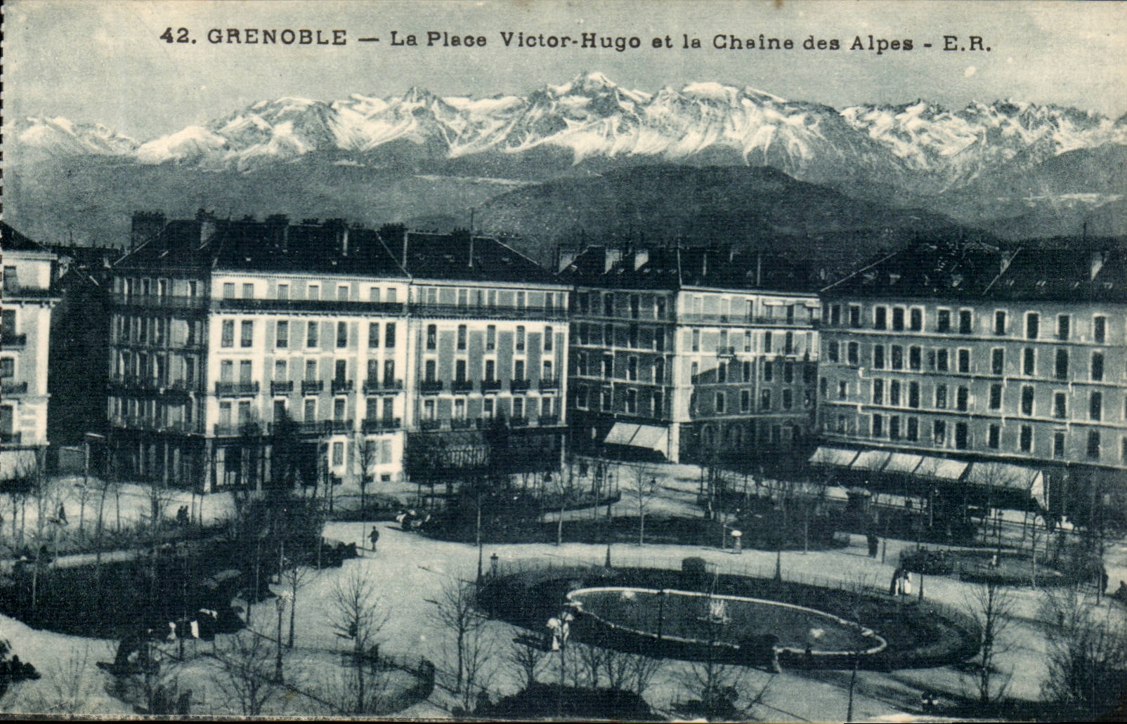 Grenoble — La Place Victor-Hugo et la Chaîne des Alpes — E.R.