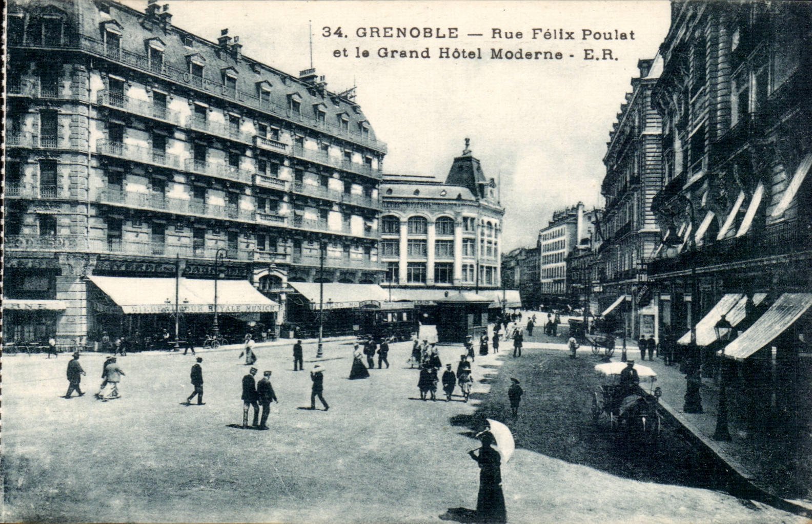 Grenoble CPA Rue Felix Poulat et le grand hotel Moderne