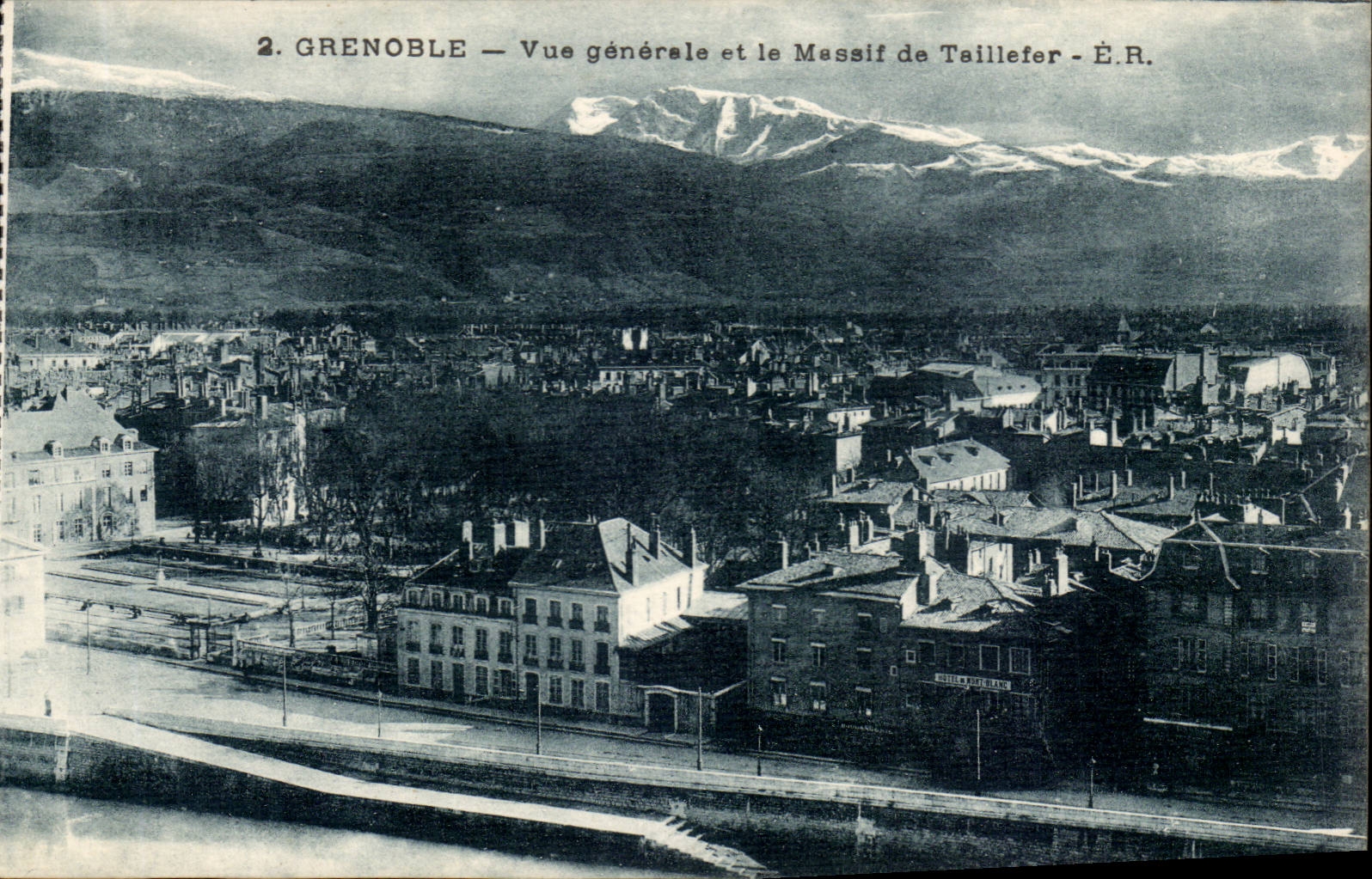 Grenoble CPA Vue generale et le Massif de Taillefer