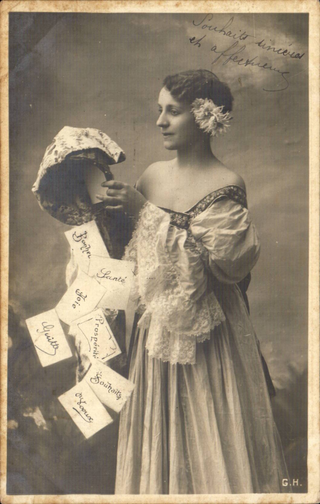 Joven mujer en vestido con volantes — deseos sinceros — G.H.