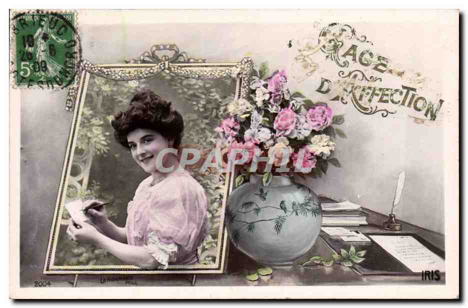 Joven mujer sonriente — editor Le Hoummau Piol, n° 2004 — texto 'Grace d'Affection'