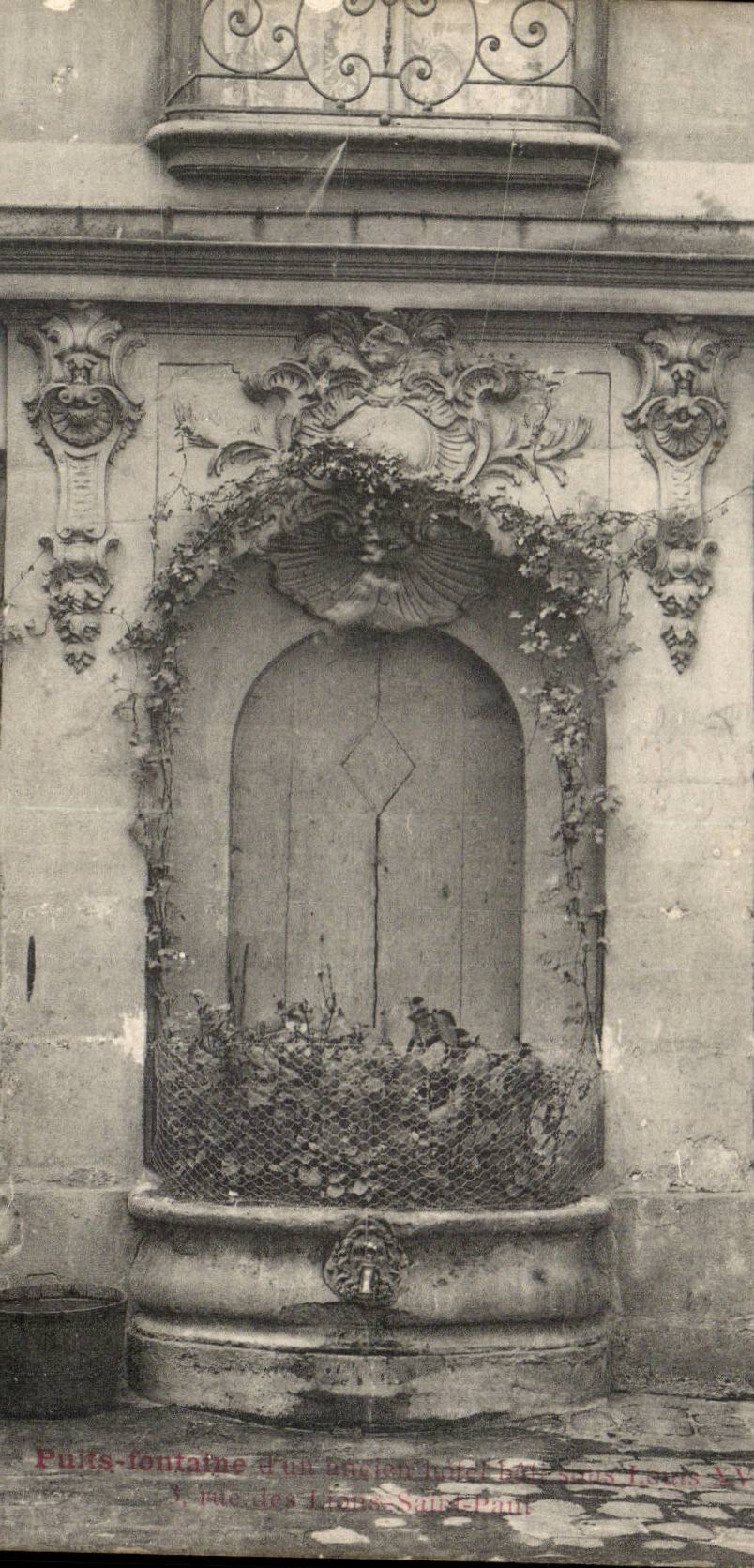 Paris CPA Fontaine d'un ancien hotel bati sous Louis XV 3 rue des Lions Saint Paul