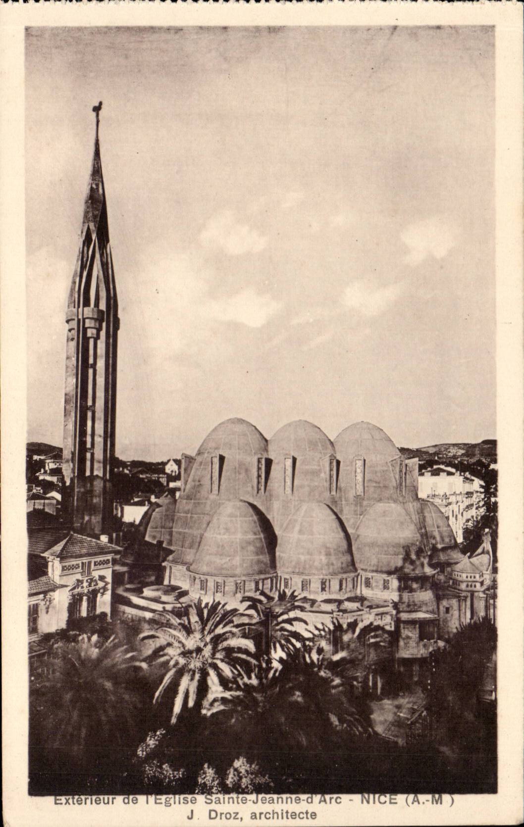 Nice CPA Exterieur de l'eglise Sainte Jeanne d'arc J Droz architecte