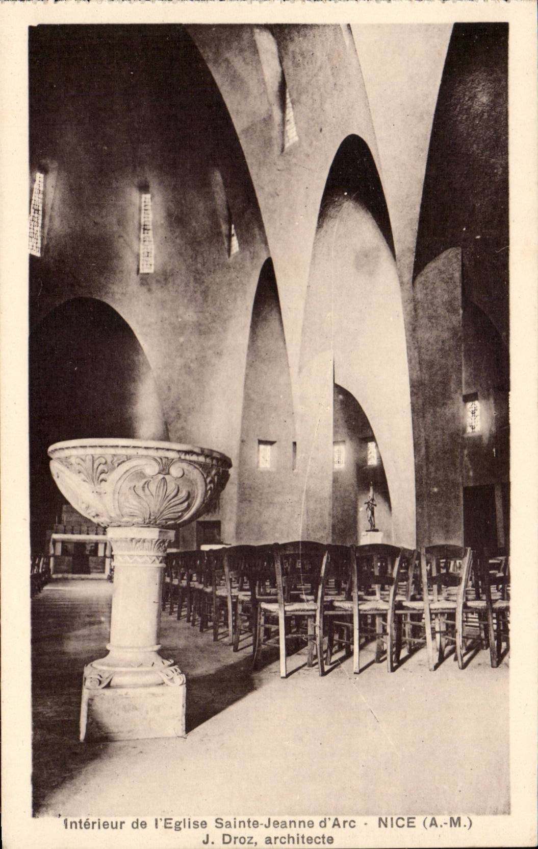 Nice CPA Interieur de l'eglise Sainte Jeanne d'arc J Droz architecte