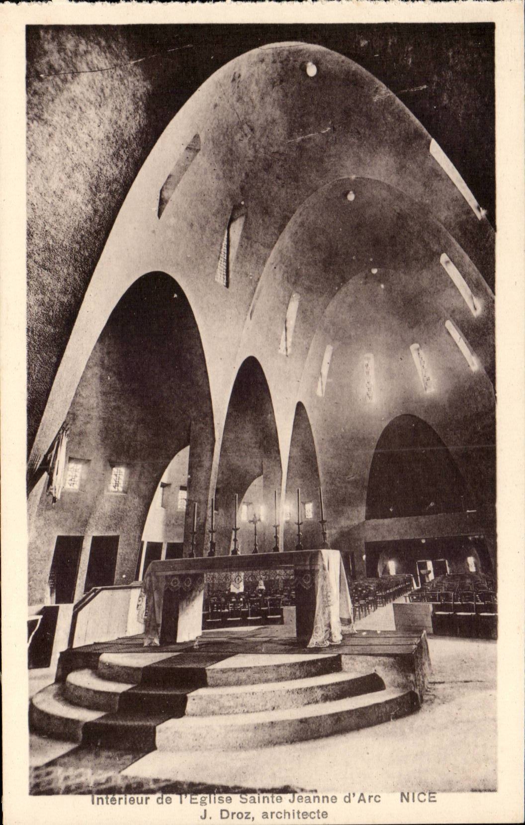 Nice CPA Interieur de l'eglise Sainte Jeanne d'arc J Droz architecte