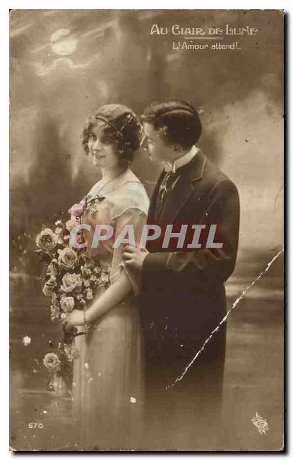 CPA Fantaisie Couple au clair de la lune L'amour attend !