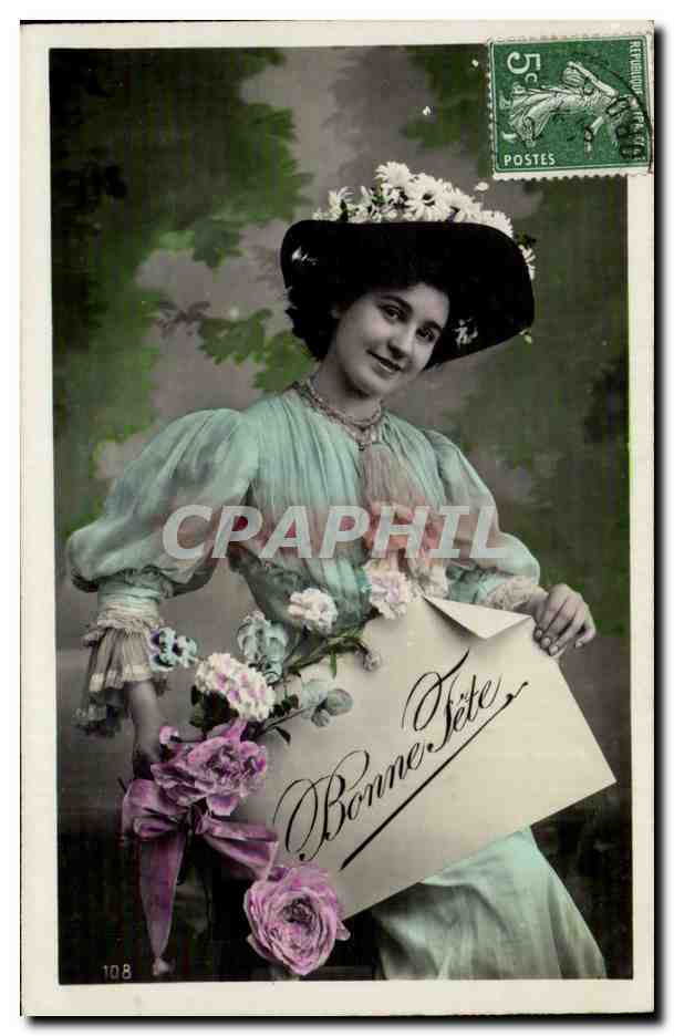 Jeune femme en chapeau fleuri — tenant une pancarte 'Bonne Fête' — éditeur 'POSTES' n°108