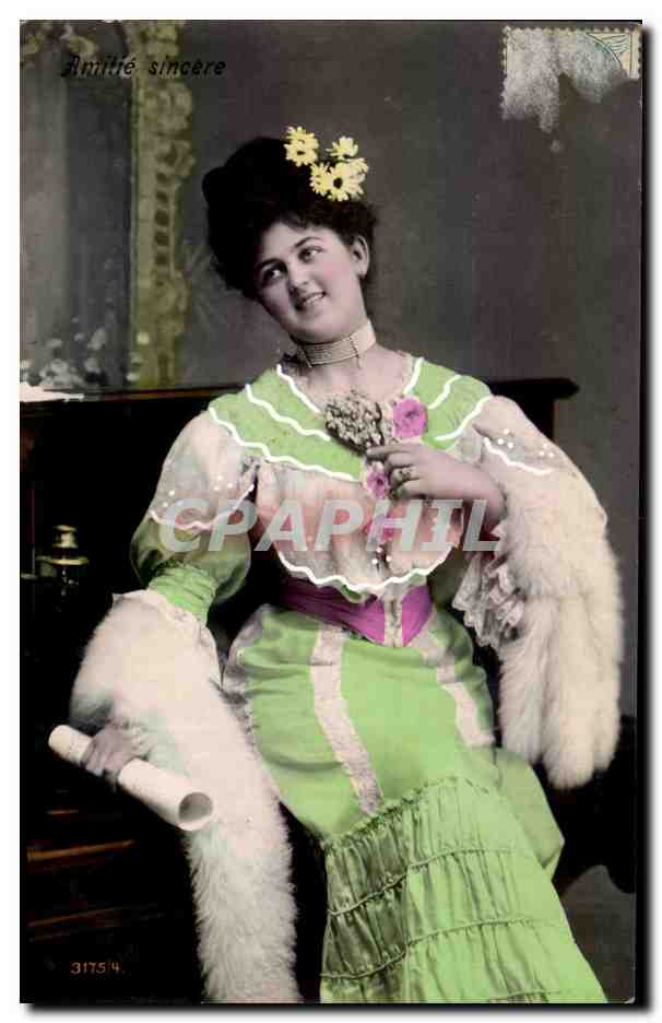 Jeune femme en robe verte — fleurs et fourrure — éditeur anonyme n° 31754