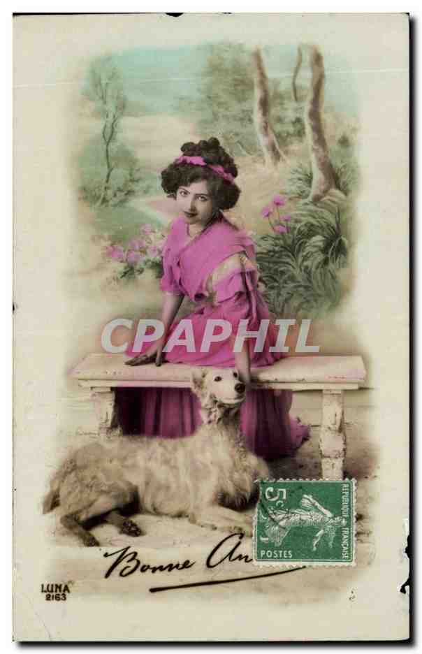 Jeune femme en robe rose avec chien — Luna 2163 — éditeur Luna