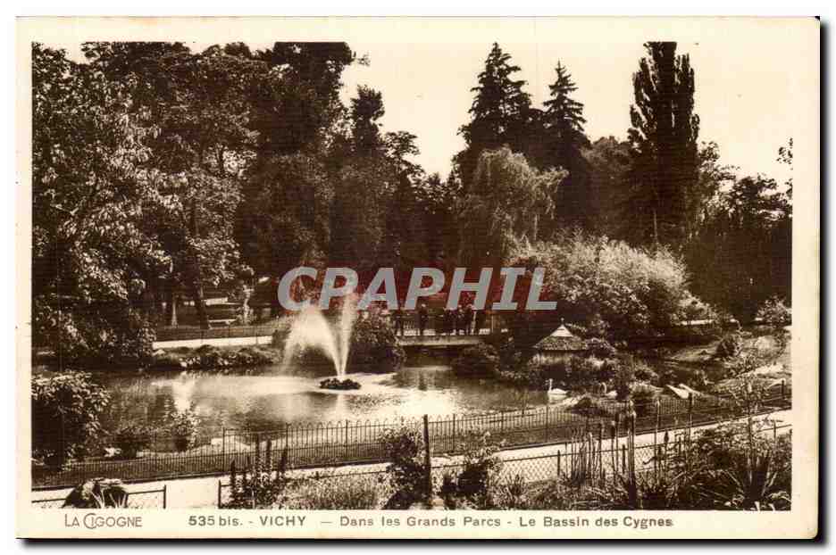 Vichy CPA DAns les grands parcs Le bassin des cygnes