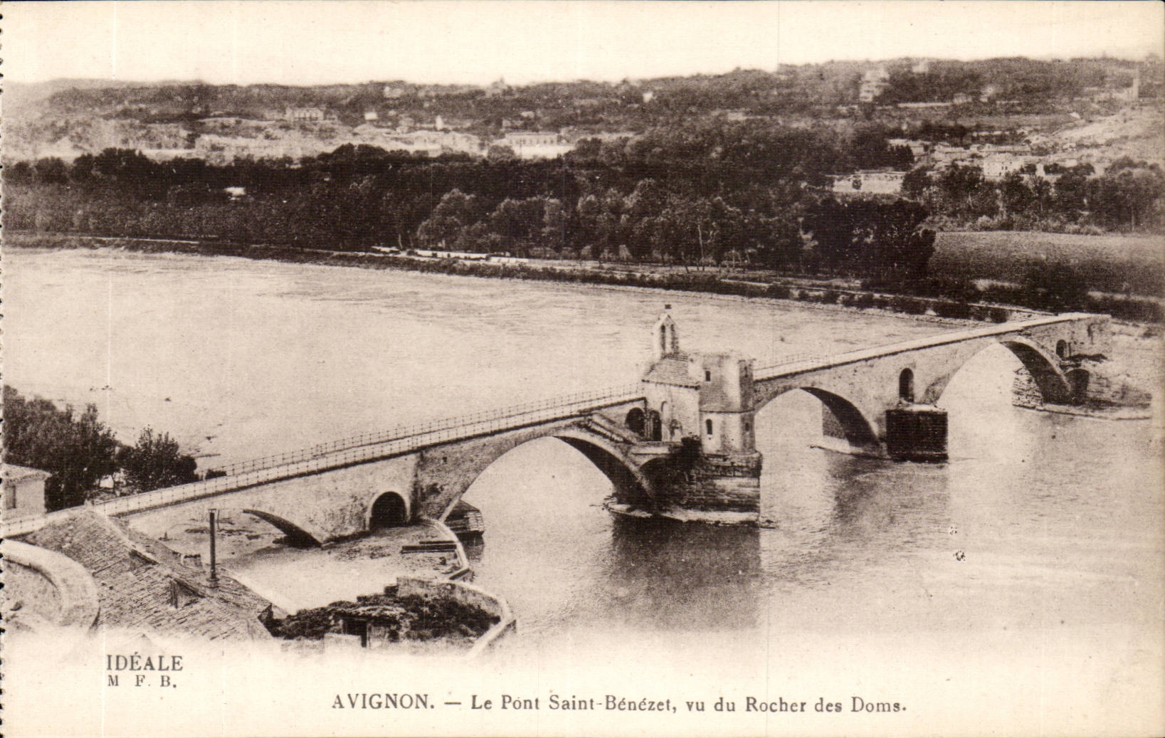 Avignon CPA Le pont Saint Benezet vu du rocher des Doms