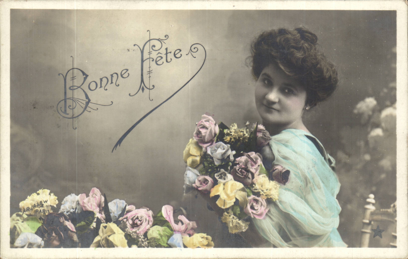 Mujer con ramo de rosas — Feliz cumpleaños — Arya Lew, París