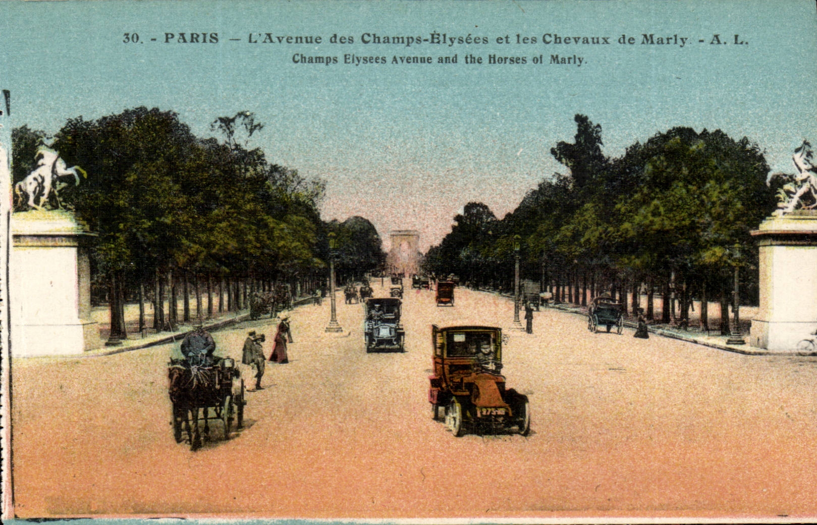 Paris CPA L'avenue des Champs Elysees et les cheveaux de Marly