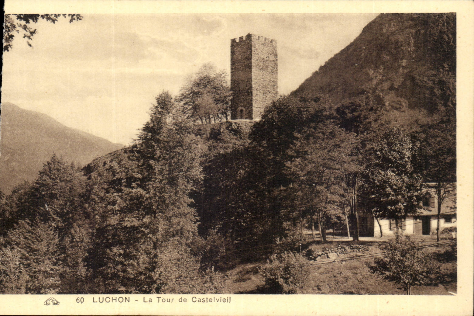 Luchon - La Tour de Castelvieil — éditeur Luchon, n° 60