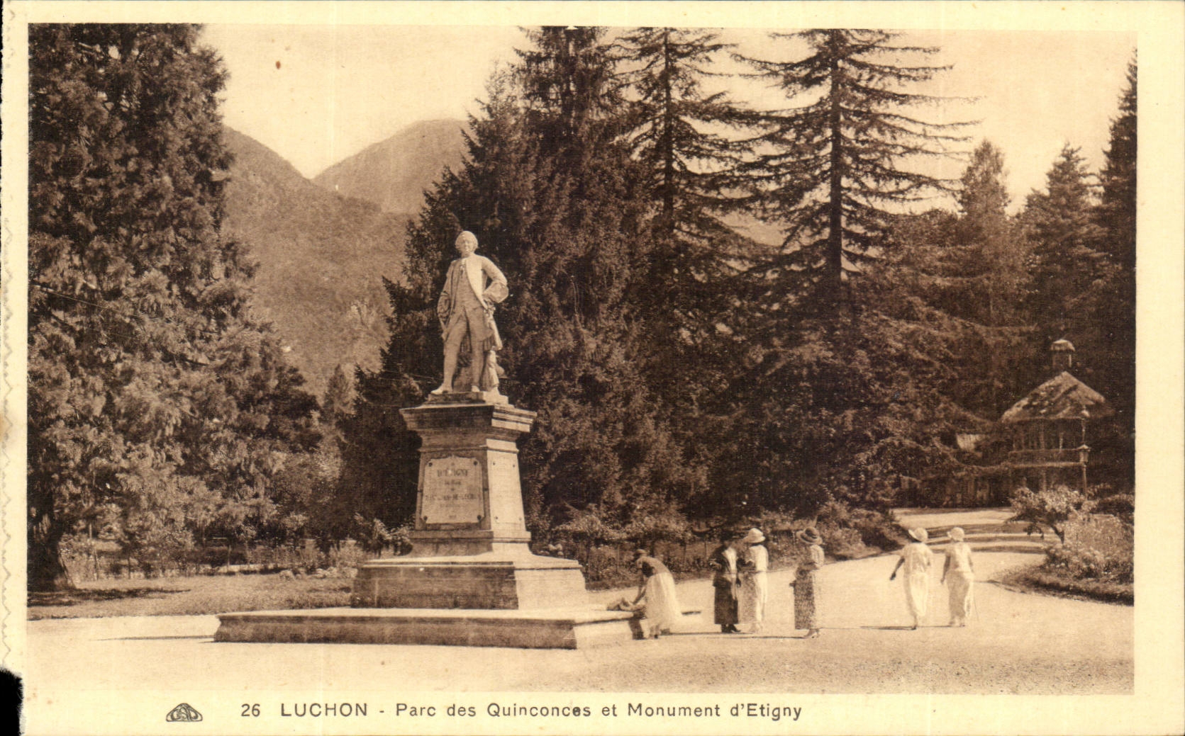Luchon - Parc des Quinconces et Monument d'Etigny