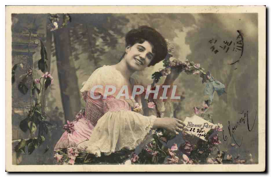 Joven mujer sonriente — decorado floral — editor La Laurent (número de serie no visible)