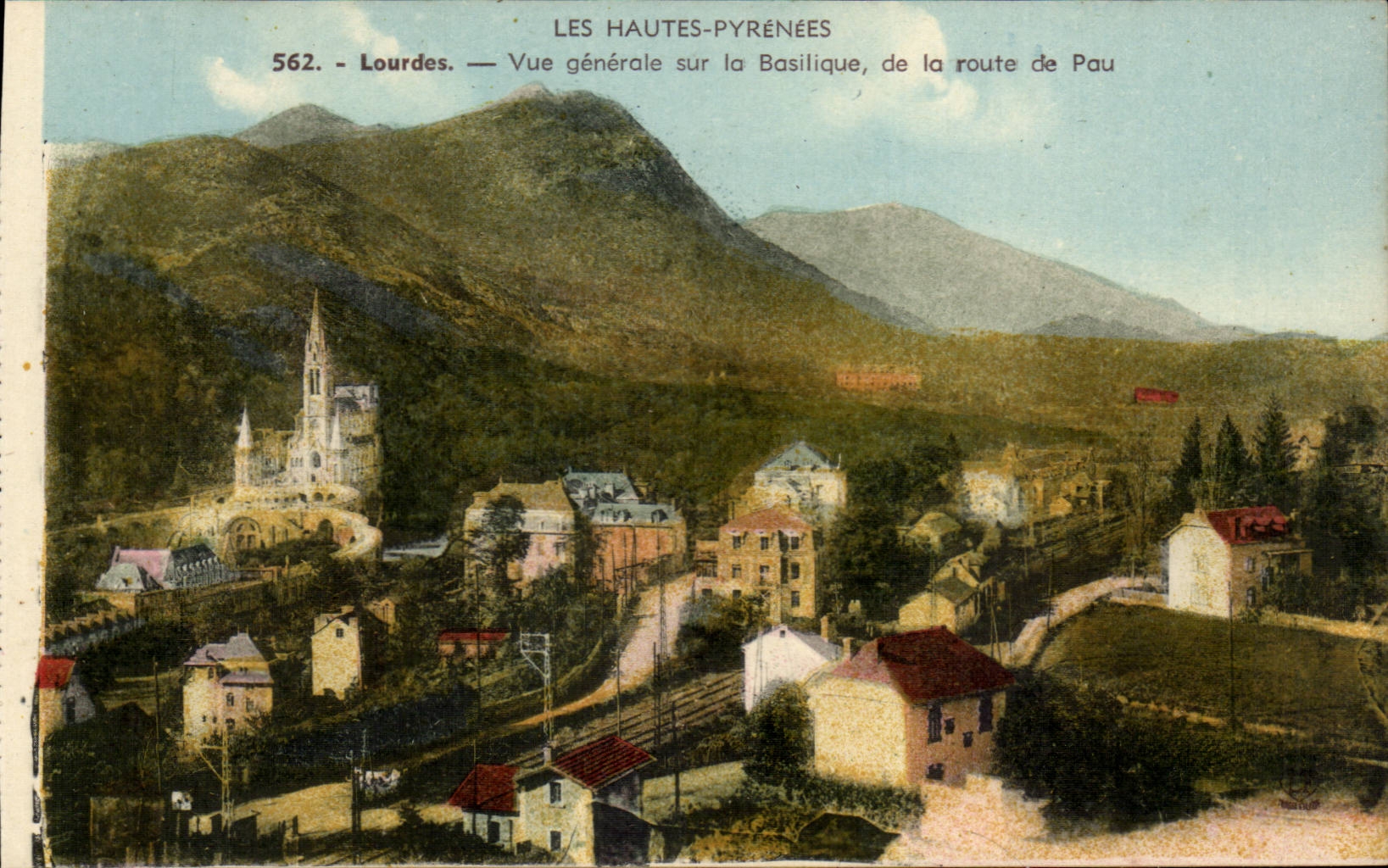 Lourdes CPA Vue generale sur la basilique de la route de Pau