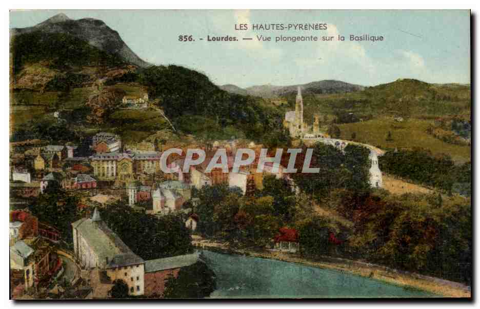 Lourdes CPA Vue plongeante sur la basilique