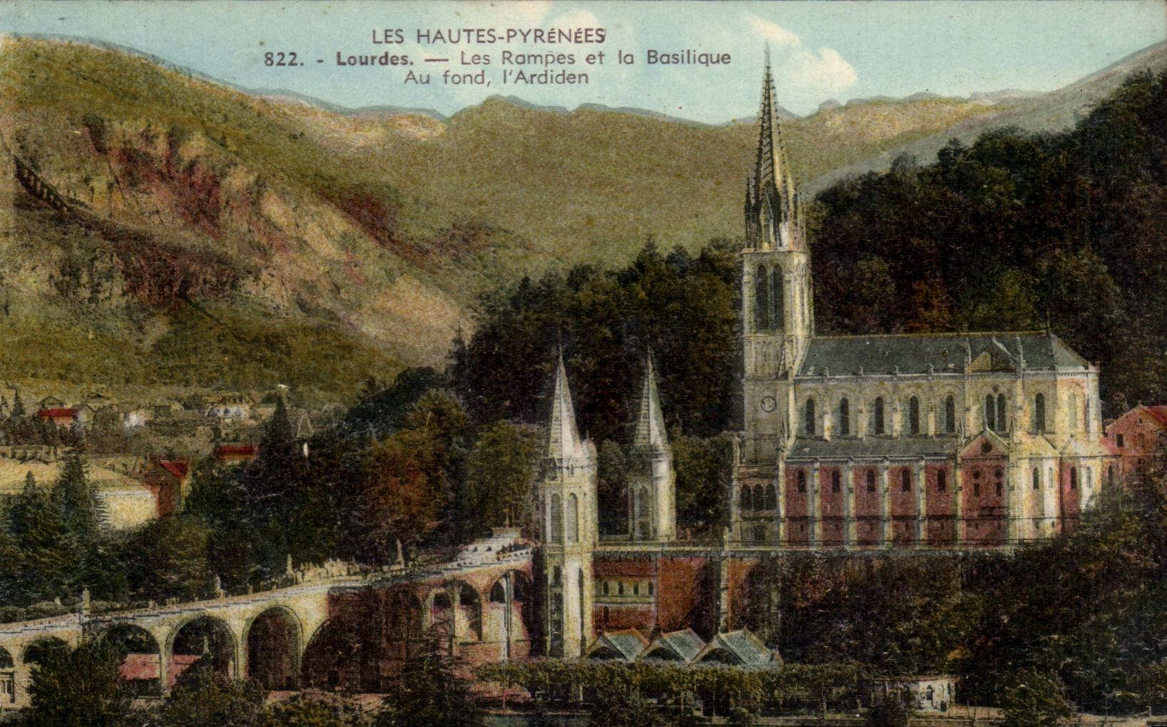Lourdes — Les Rampes et la Basilique — Au fond, l'Ardiden — Éditeur : Labouche frères, Toulouse