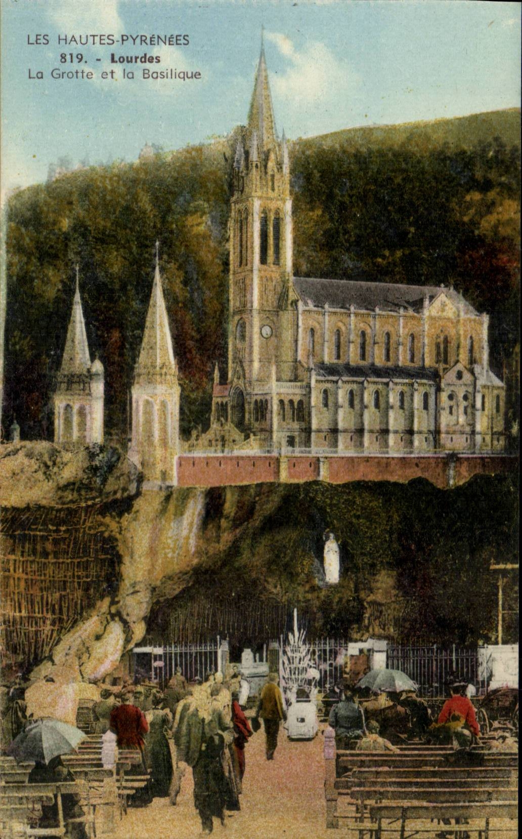 Lourdes CPA La grotte et la basilique 
