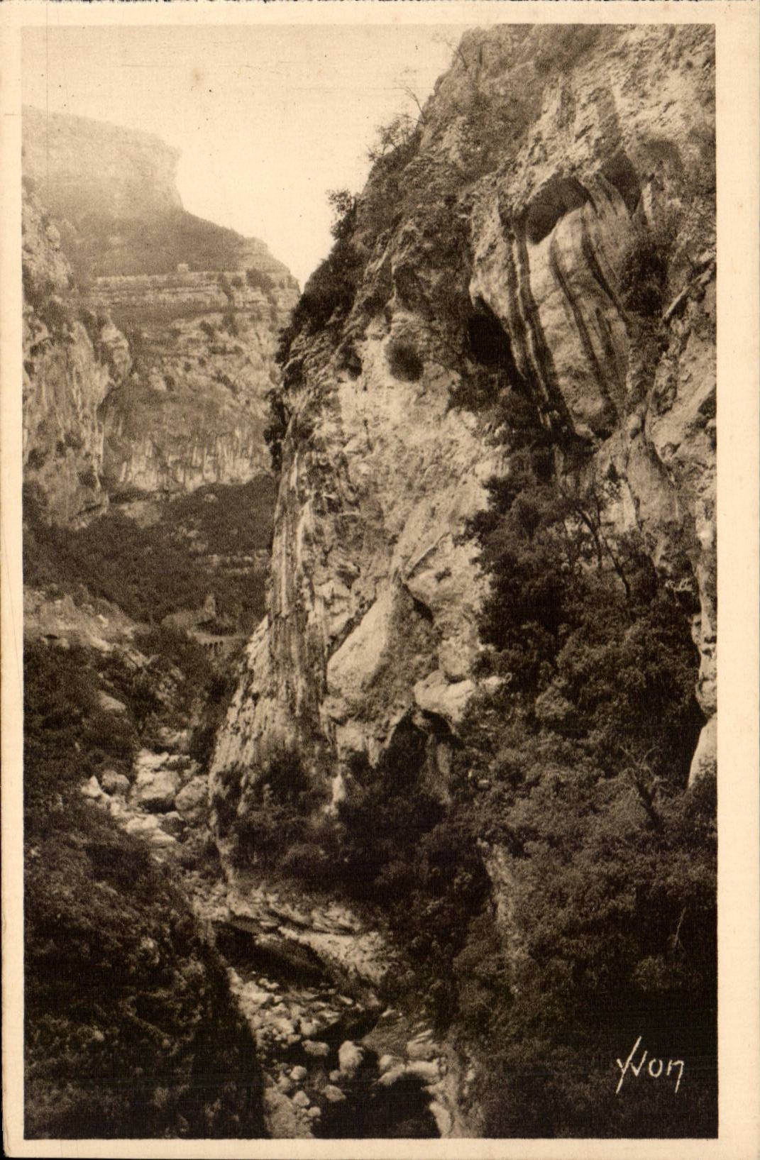 CPA Gorges du loup (wolf)