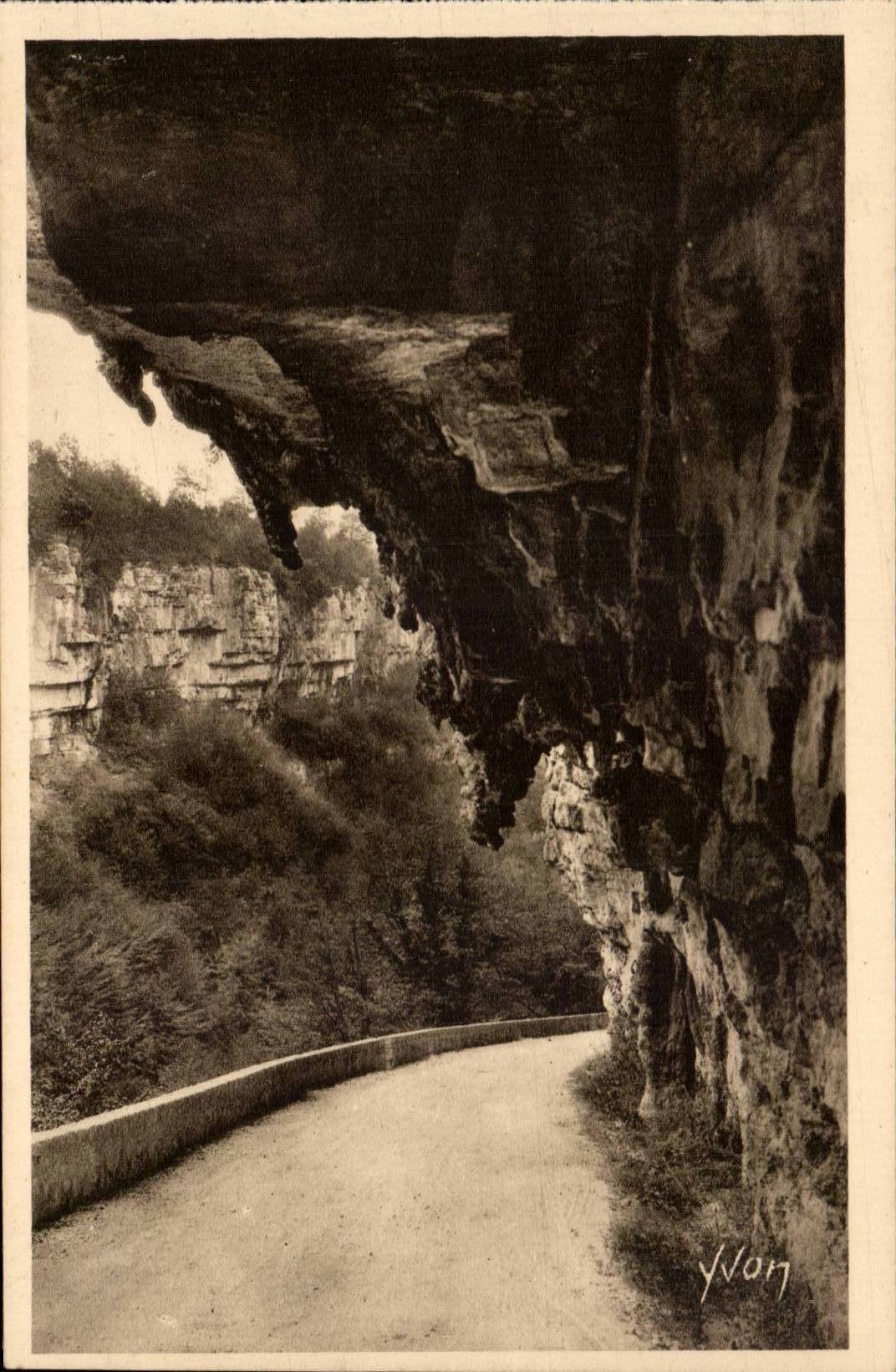 CPA Gorges du loup (wolf)