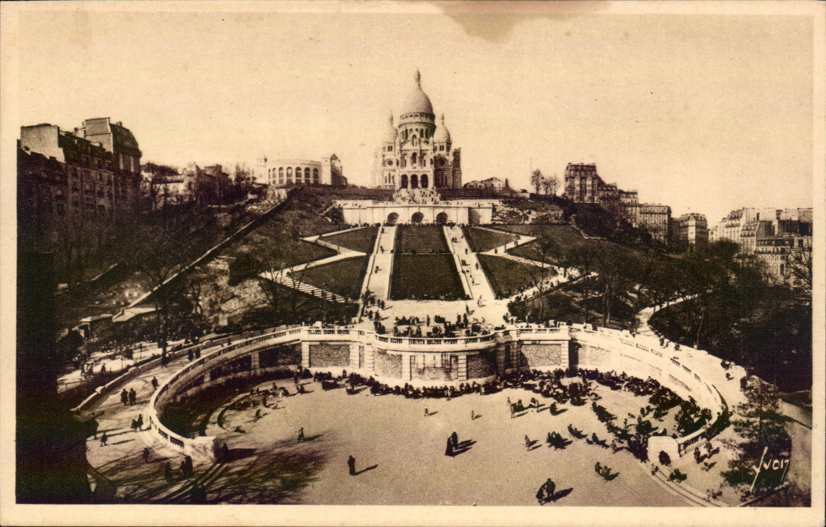 Paris CPA Vue panoramique du Sacre Coeur de Montmartre et de l'escalier monumental