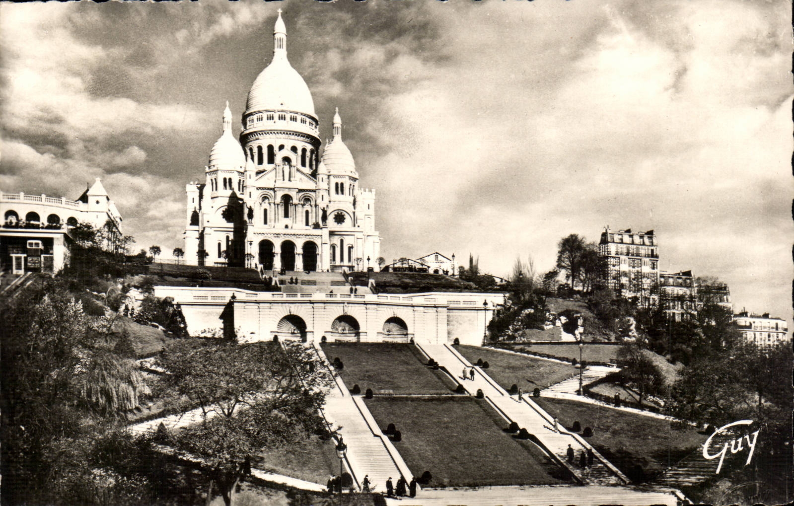 Paris CPM Basilique du Sacre Coeur et colline de Montmartre