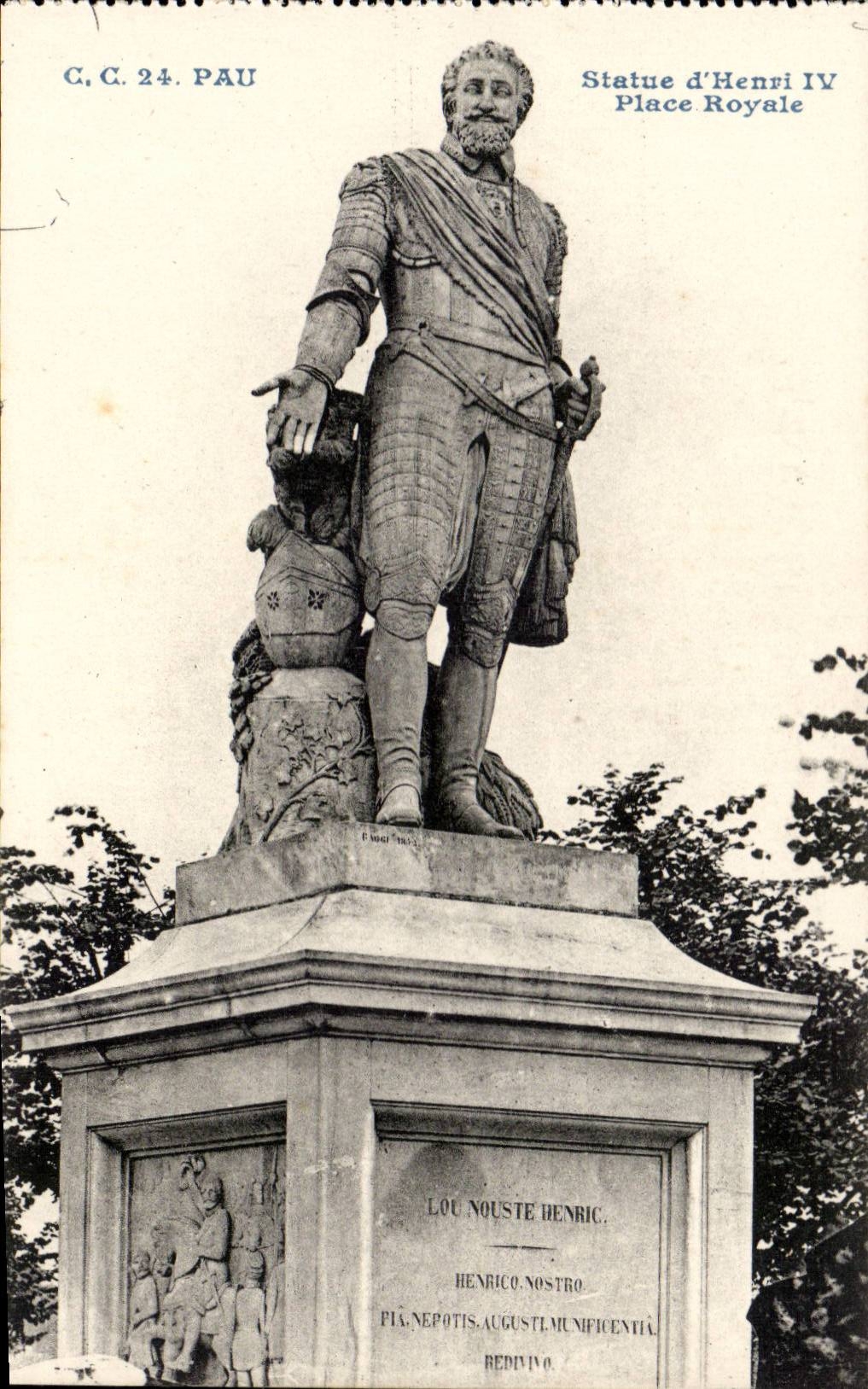 Pau CPA Chateau Henri IV Statue Place royale