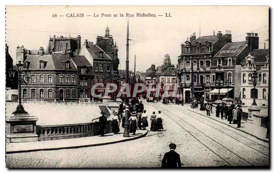 Calais CPA Le pont et la rue de Richelieu