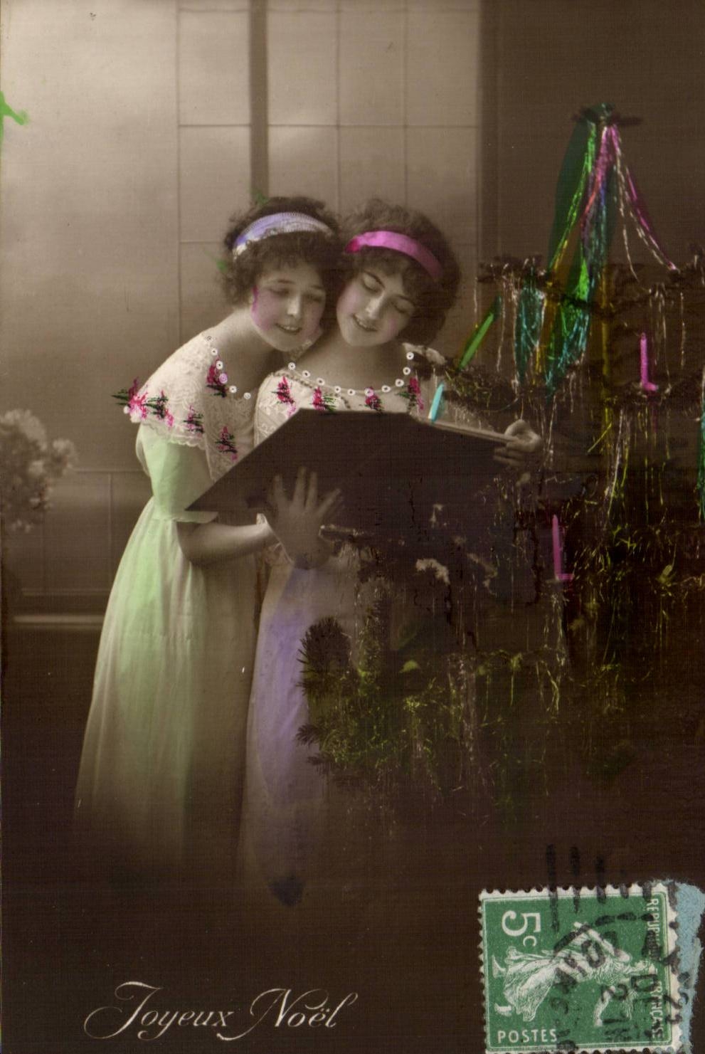 Fantaisie - Femme - Jumelles - Beautiful Twins enjoying a book - CPA 