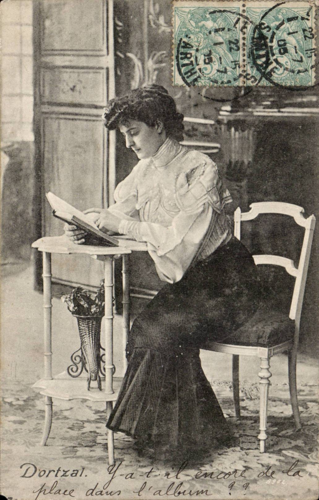 Fantaisie - Femme - Woman reading with serious expression - CPA 