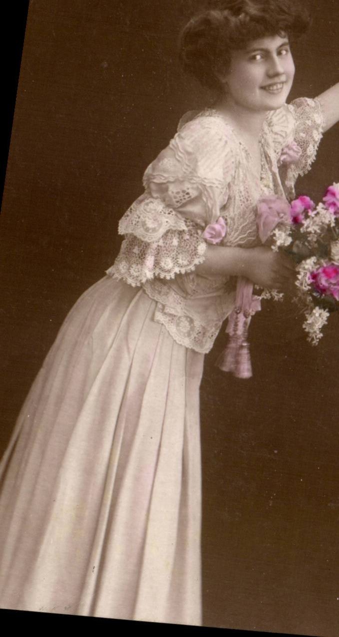 Fantaisie - Femme - Woman in beautiful lace dress - CPA 